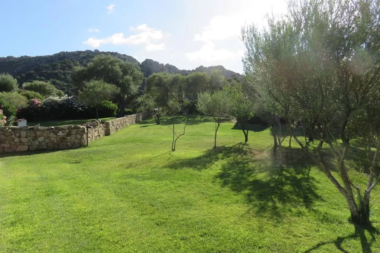 Spartaco Eco Retreat San Pantaleo Sole Ruiu ゲストハウス