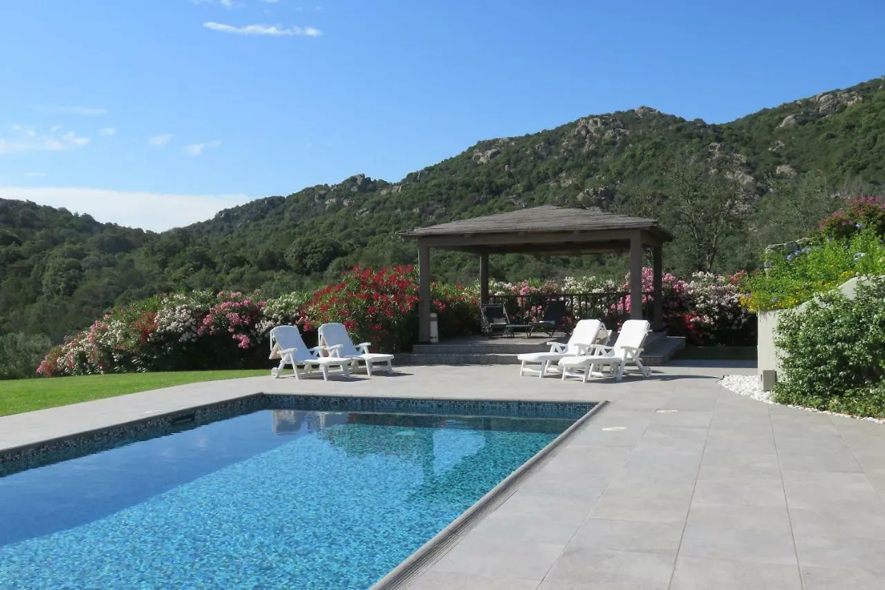 Guest house Spartaco Eco Retreat San Pantaleo Sole Ruiu